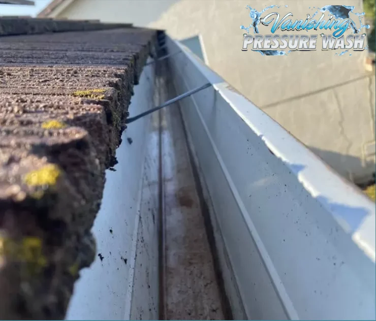 Gutter Cleaning in Niagara and Erie County | Contact Us Today